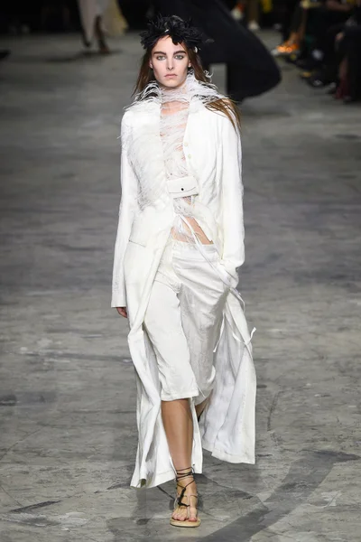 Look 12